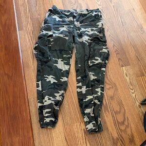 Camouflage Cargo Jogger Pants Fed Fox woman’s medium